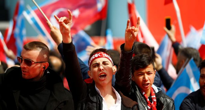 Gençlik araştırması: AKP’li ve MHP’li gençler de yurtdışına gitmek istiyor