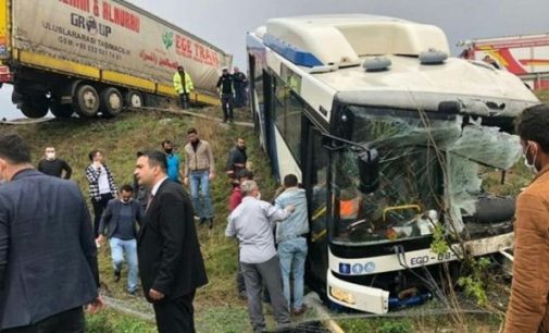 Ankara’da otobüs ile TIR çarpıştı: Dokuz kişi yaralandı