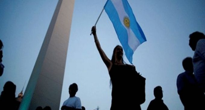 Arjantin dokuzuncu kez iflas ediyor