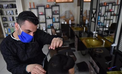 Berber ve kuaförleri denetleyen sağlık çalışanı koronavirüse yakalandı
