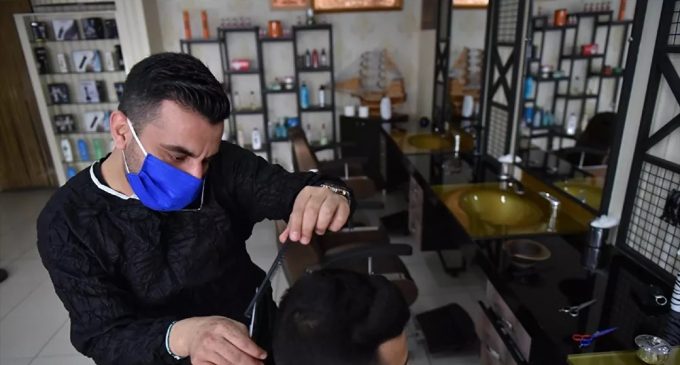 Berber ve kuaförleri denetleyen sağlık çalışanı koronavirüse yakalandı