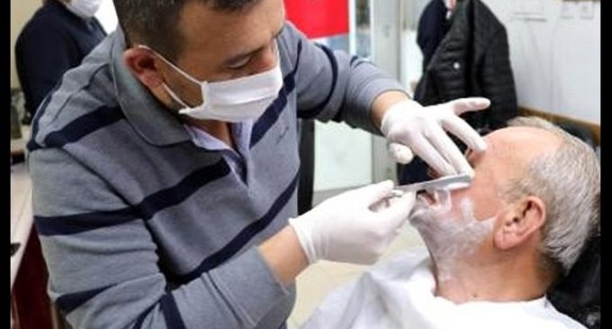 İzmir’de makyaj ve jiletle sakal tıraşı yasağı kaldırıldı