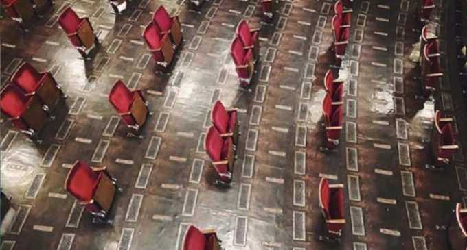 Kültür sanat etkinliklerinde ‘yeni normal’ düzeni: Sosyal mesafeli tiyatro salonu