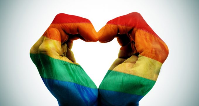 Kosta Rika eşcinsel evliliği tanıyan ilk Orta Amerika ülkesi oldu