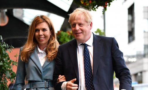 Boris Johnson, oğluna ‘hayatını kurtaran’ doktorların ismini verdi