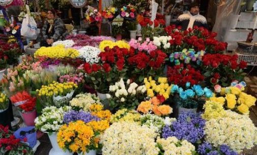 Sokağa çıkma yasağında Anneler Günü dolayısıyla çiçekçilere evlere servis izni