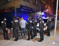 Gece yarısı kumar operasyonu: 23 kişi çatı arasında yakalandı