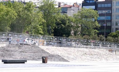 Korku sürüyor: Yedinci yıl dönümünde Gezi Parkı’nın çevresi bariyerle çevrildi