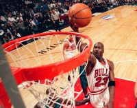 Michael Jordan’ın NBA’deki ilk sezonunda giydiği ayakkabılar 560 bin dolara satıldı