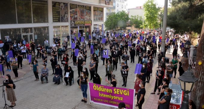 Milli boksör tarafından öldürülen Zeynep Şenpınar için sosyal mesafeli eylem
