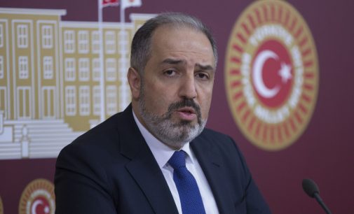 Mustafa Yeneroğlu 15 ay sonra AKP’den istifa mektubunu paylaştı