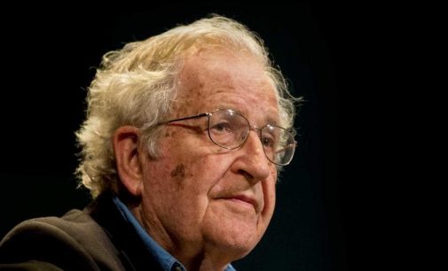 Noam Chomsky: ABD, bir megaloman sosyopatın yanlış kararları nedeniyle felakete koşuyor