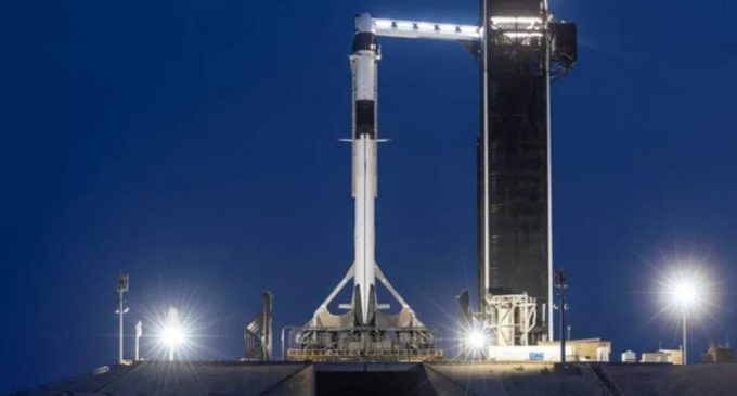 SpaceX’in astronotlu uzay yolculuğu kötü hava koşulları nedeniyle ertelendi