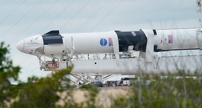 İlk astronotlu SpaceX roketi bugün fırlatılıyor