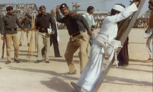 Suudi Arabistan’dan mahkemelere küçük suçlar için kırbaç cezasını kaldırma talimatı