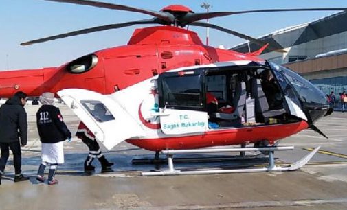 Tarla sahibi, ambulans helikopterin buğday tarlasına inmesine izin vermedi: Hasta ortada kaldı!