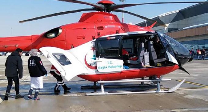 Tarla sahibi, ambulans helikopterin buğday tarlasına inmesine izin vermedi: Hasta ortada kaldı!