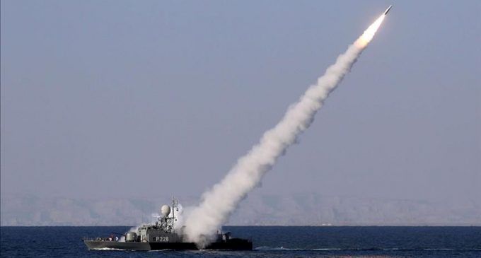 Donanmadan dost ateşi: İran, tatbikat sırasında kendi savaş gemisini vurdu