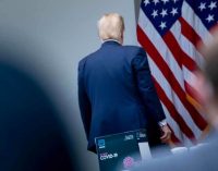 Trump gazetecinin Çin sorusunu beğenmedi, basın toplantısını terk etti