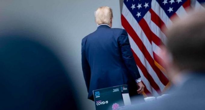 Trump gazetecinin Çin sorusunu beğenmedi, basın toplantısını terk etti