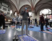 Berlin’de koronavirüs dayanışması: Kilise, namaz kılmaları için Müslümanlara açıldı