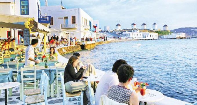 Yunan işletmeciler: Türk turistleri çok özledik, salatayla karnını doyuran Almanlar gibi değiller
