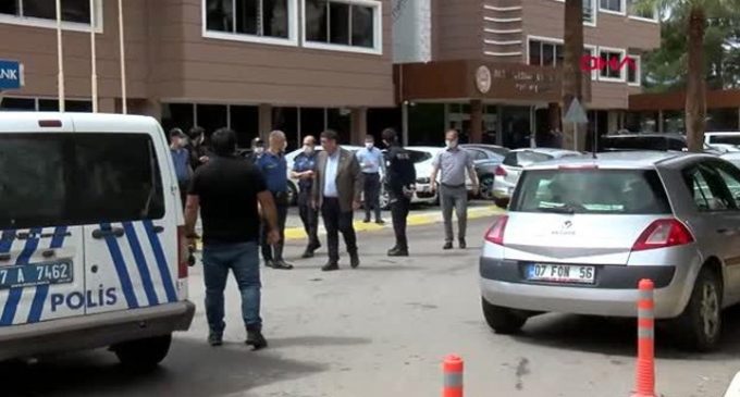 Antalya Esnaf Odaları binasında bomba ihbarı: Personel tahliye edildi
