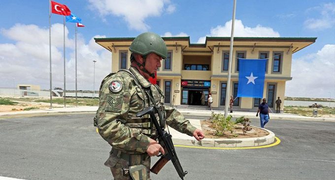 Somali’de Türk üssüne bombalı saldırı girişimi