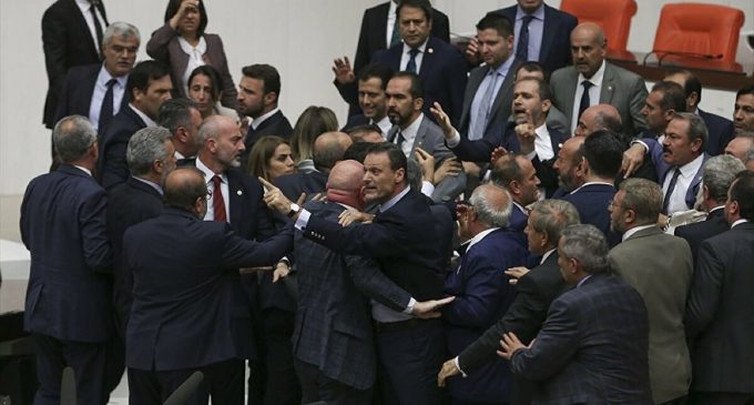 Meclis’te vekil yumruklamıştı: AKP’den Alpay Özalan’a yeni görev