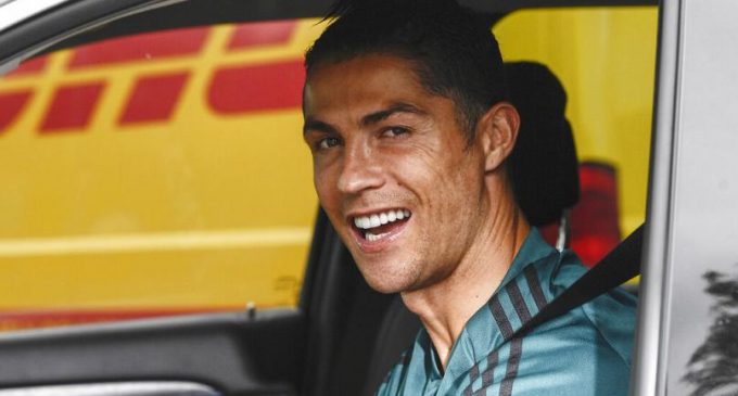 Cristiano Ronaldo, tarihin ‘ilk milyarder futbolcusu’ oldu
