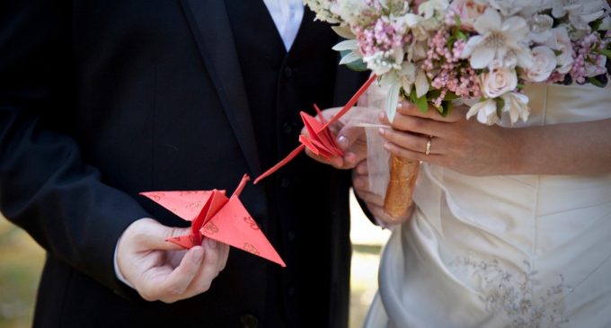 Gelin düğünde kalp krizi geçirip ölünce damat baldızıyla evlendi