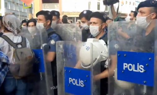 Polis şiddetine karşı yapılan eyleme polis müdahale etti: Çok sayıda gözaltı var