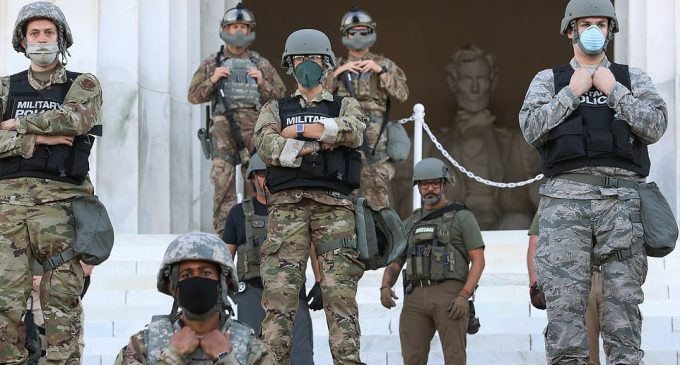 ABD’li askerler göstericilere karşı sokakta: Ordu Trump’a itaatsizlik edebilir mi?