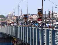 Bakanın uyarısı sonuç vermedi: Balıkçılar köprüye akın etti