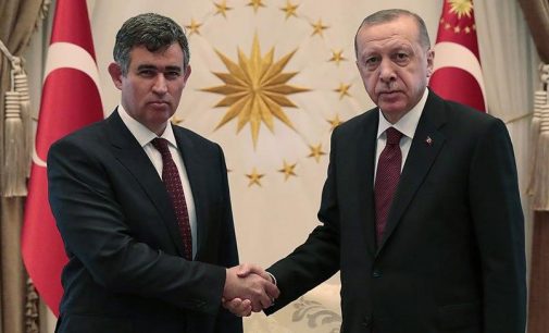 Metin Feyzioğlu’na göre AKP’nin her adımı “devrim”: Çoklu barodan sonra insan hakları eylem planına da övgü yağdırdı