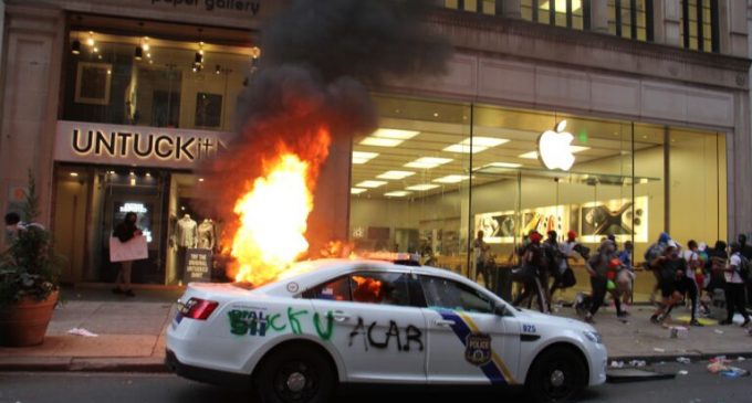 ABD’de yağmalanan telefonlar için Apple’dan sürpriz mesaj: İzleniyorsunuz!