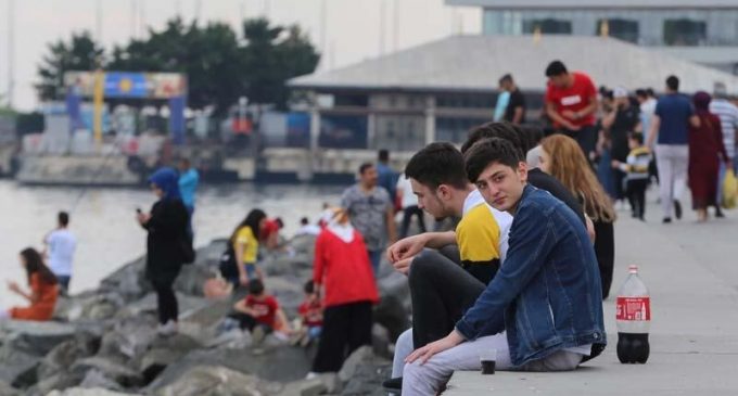 İstanbul’da maskesiz ve sosyal mesafesiz normalleşme