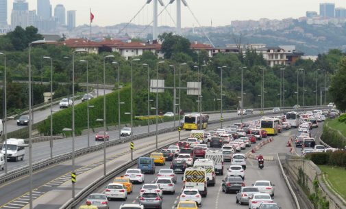 Kısıtlamalar gevşedi: İstanbul trafiğinde sabah yoğunluğu