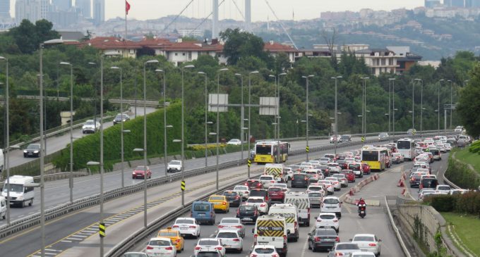 Kısıtlamalar gevşedi: İstanbul trafiğinde sabah yoğunluğu