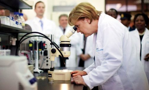 Almanya Başbakanı Merkel, AstraZeneca aşısı oldu