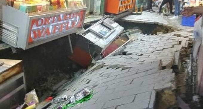 Ortaköy Kumpirciler Çarşısı’ndaki dükkanlar yıkılıyor