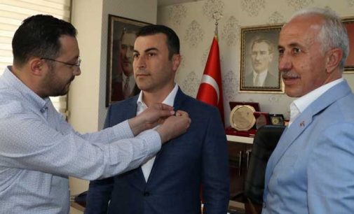 CHP’den istifa eden meclis üyesi AKP’ye geçti: ‘Hizmetlerden etkilendim’