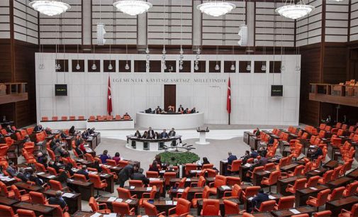 AKP “güvenlik soruşturması” adı altında fişleme ısrarından vazgeçmiyor: Teklif yine Meclis’te!