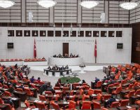 AKP: Ayasofya’nın ibadete açılması önerisine ret oyu veriyoruz