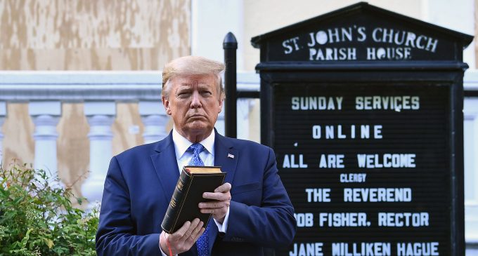 Trump’ın oğlundan “bunlar ateist” çıkışı: Babam Hıristiyanlığı kurtardı, karşı taraf ateistlerin partisi, kiliseleri kapatacaklar