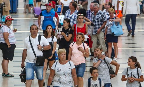 Türkiye’ye gelen yabancı ziyaretçiler 4 milyondan 29 bin kişiye geriledi