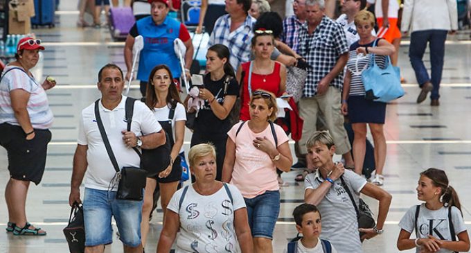 Türkiye’ye gelen yabancı ziyaretçiler 4 milyondan 29 bin kişiye geriledi