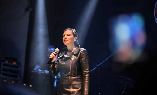 Saray’ın milyonluk konserlerine Yeşim Salkım’dan tepki: Halk için ücretsiz konser vereceğim