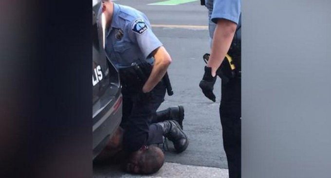 Öldüren hareket yasaklanıyor: Polisin, şüphelinin boynuna baskı uygulaması yasaklanıyor
