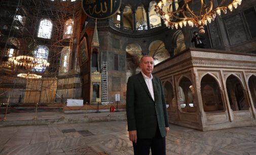 Erdoğan, Ayasofya’da incelemelerde bulundu